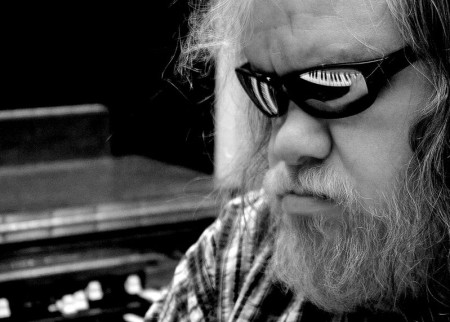 101891-blk_wht_sunglasses